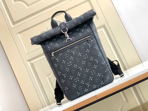 Handbag  Louis Vuitton  M21359  size  29 x 42 x 15  cm