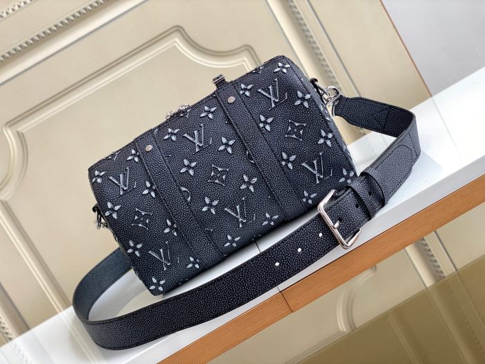  Handbag  Louis Vuitton  M21448 size  27x17x13 cm 