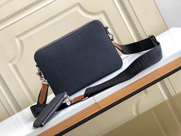 Handbag  Louis Vuitton  M21544  size 25 x 18.5 x 7 cm