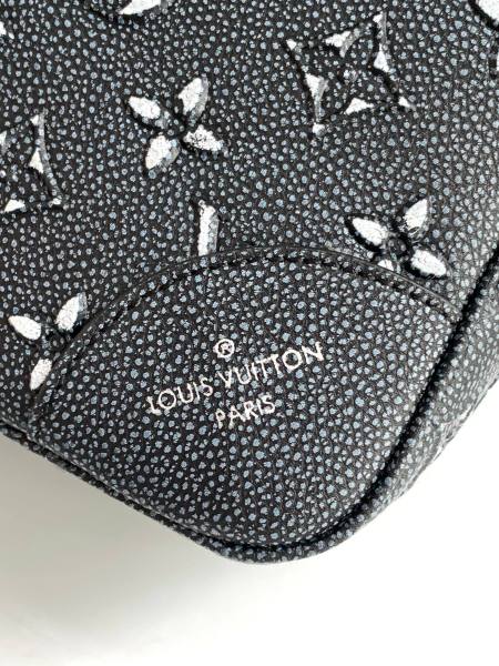  Handbag  Louis Vuitton  M21359  size  29 x 42 x 15  cm