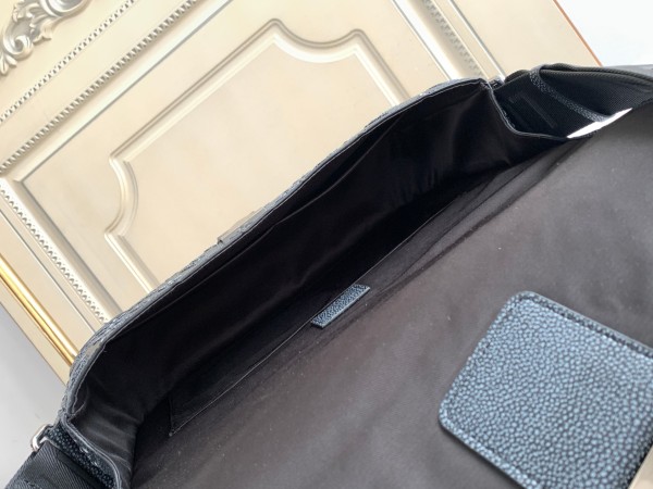 Handbag  Louis Vuitton  m21358  size  35 x 24 x 8  cm