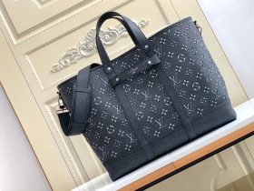 Handbag  Louis Vuitton M21371 size 60 x 37 x 15.5 cm