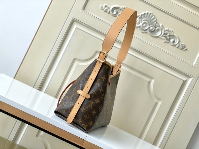 Handbag  Louis Vuitton  M46203  size 29×12×24 cm