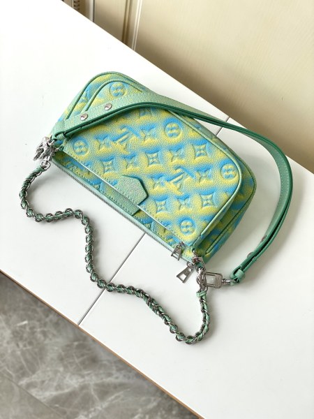  Handbag   Louis Vuitton M46180 size 24 x 13.5 x 4 cm 