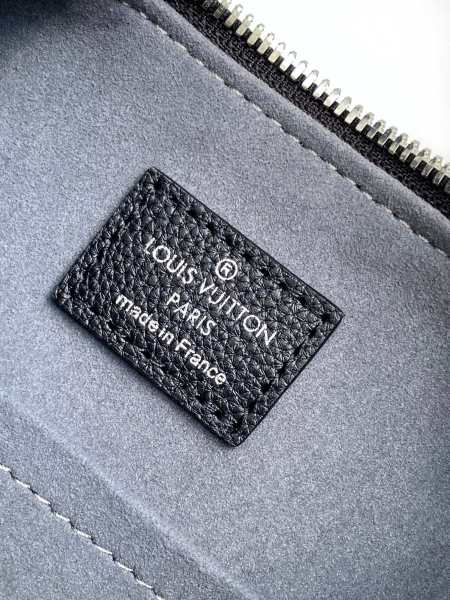  Handbag Louis Vuitton  M20703 size  28 x 34 x 12  cm