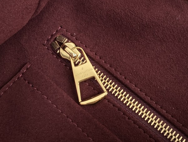 Handbag Louis Vuitton M46197 size 39*15*30 cm