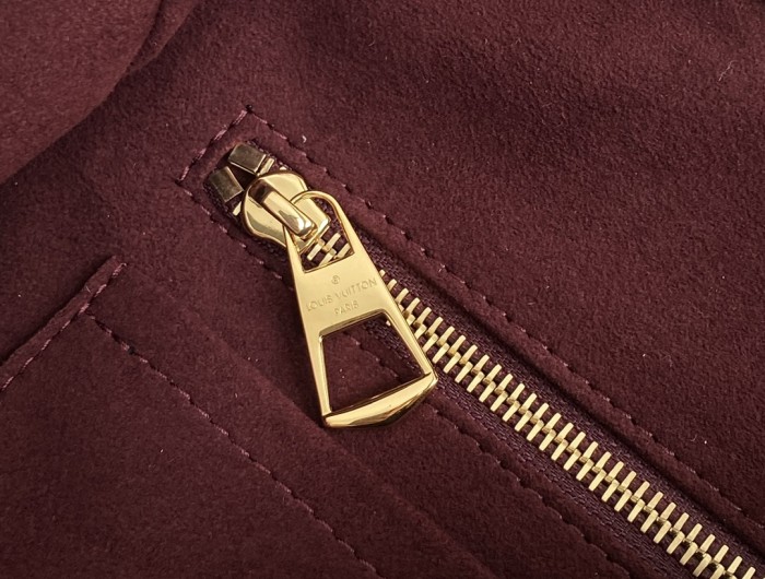 Handbag Louis Vuitton M46197 size 39*15*30 cm