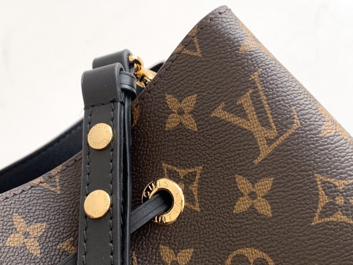 Louis Vuitton NéoNoé MM M44020 size 26*17.5*26 cm