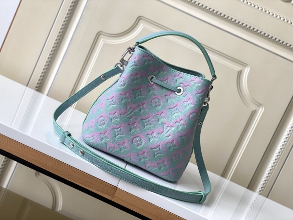  Handbag   Louis Vuitton  M46173  size  20 x 20 x 13  cm