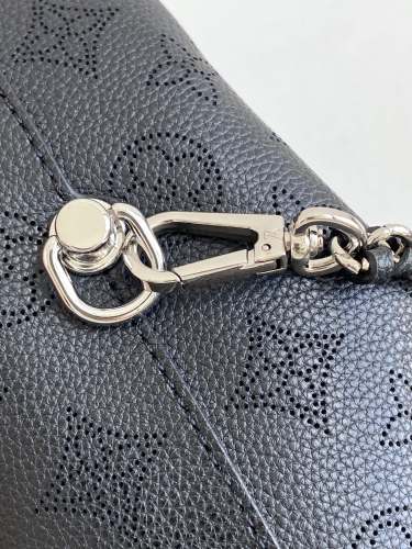  Handbag Louis Vuitton  M20703 size  28 x 34 x 12  cm