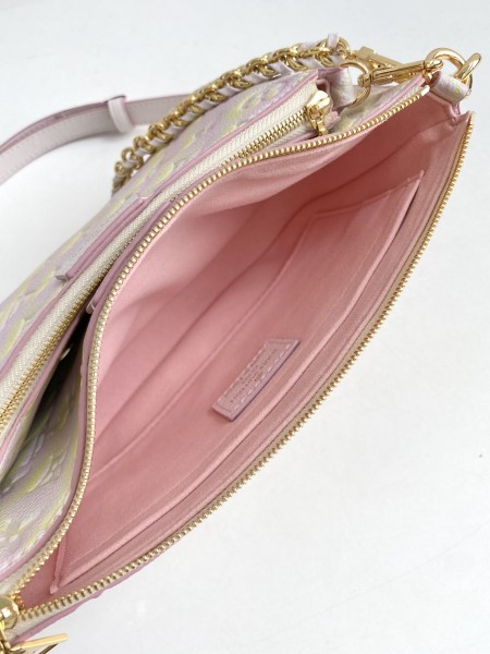  Handbag  Louis Vuitton  M46093 size 24 x 13.5 x 4 cm 