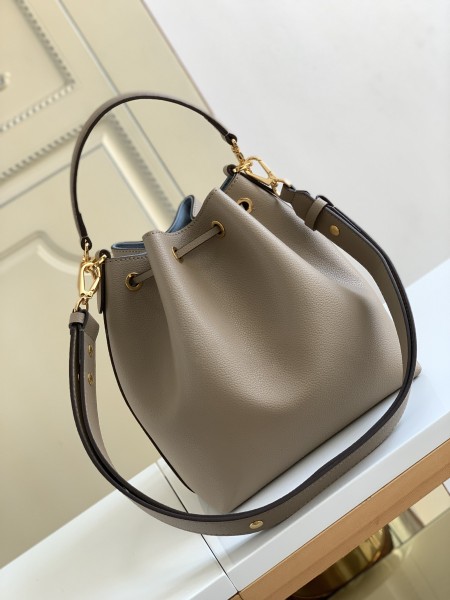 Handbag  Louis Vuitton  M57688  size 23.0 x 23.0 x 16.0 cm