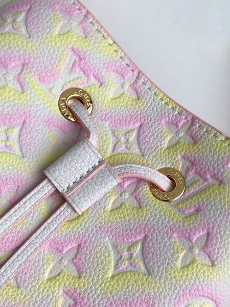 Handbag  Louis Vuitton  M46174  size 20 x 20 x 13  cm