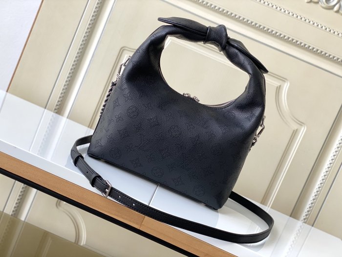  Handbag Louis Vuitton  M20703 size  28 x 34 x 12  cm