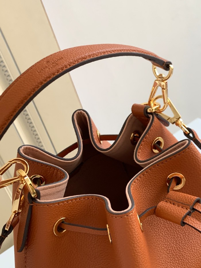 Handbag   Louis Vuitton  M57689 size 23.0 x 23.0 x 16.0 cm