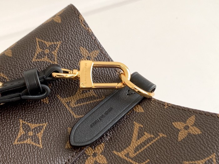 Louis Vuitton NéoNoé MM M44020 size 26*17.5*26 cm
