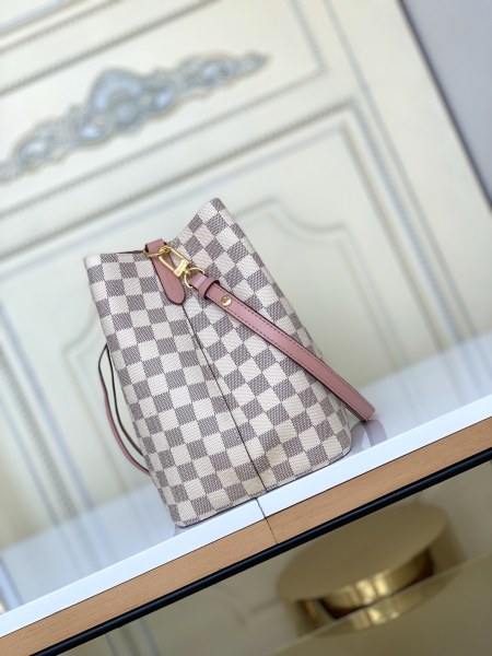LOUIS VUITTON NOE Checkerboard Leather Bucket Bag, Portable Crossbody Bag, Shoulder Bag Women's Light Pink Rose N40152 size  25.91*17.53*25.91 cm