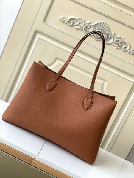 Handbag  Louis Vuitton M58927  size  42.0 x 28.0 x 15.0  cm