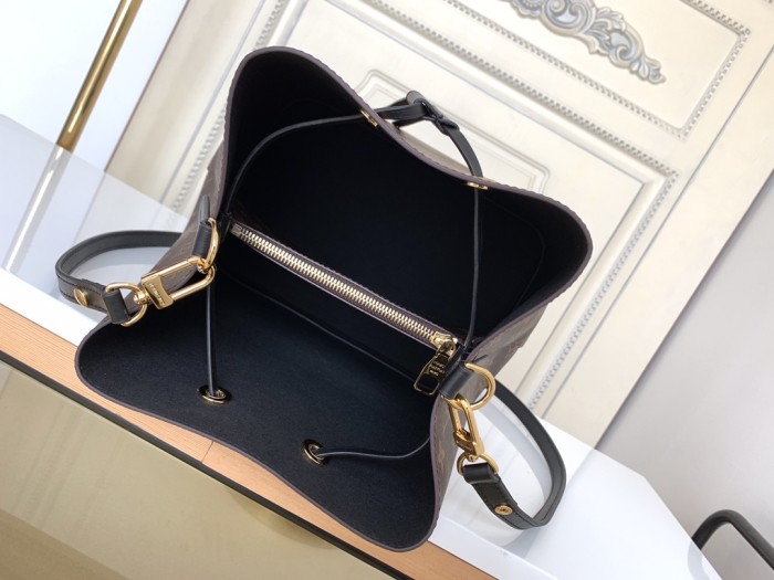 Louis Vuitton NéoNoé MM M44020 size 26*17.5*26 cm