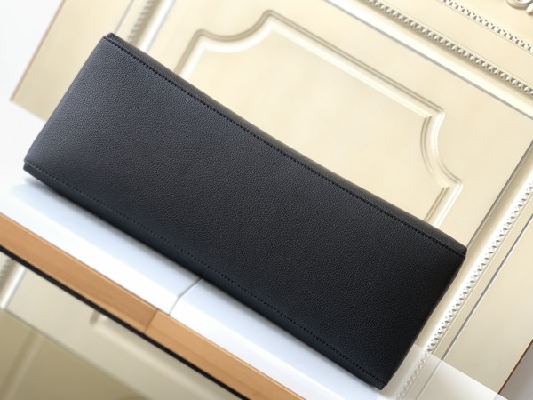  Handbag   Louis Vuitton  M58927  42.0 x 28.0 x 15.0 cm