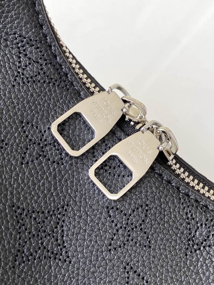  Handbag Louis Vuitton  M20703 size  28 x 34 x 12  cm