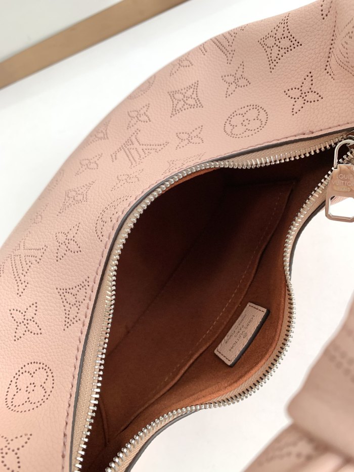 Handbags  Louis Vuitton  M55806 size 28 x 34 x 12 cm