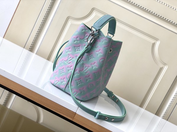  Handbag   Louis Vuitton  M46173  size  20 x 20 x 13  cm