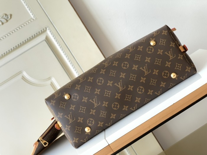 Handbag Louis Vuitton M46197 size 39*15*30 cm