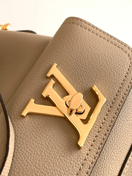 Handbag  Louis Vuitton  M57688  size 23.0 x 23.0 x 16.0 cm