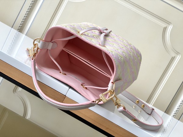 Handbag  Louis Vuitton  M46174  size 20 x 20 x 13  cm