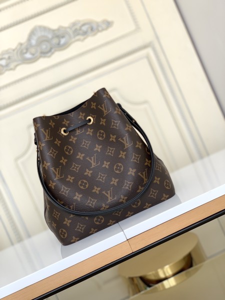 Louis Vuitton NéoNoé MM M44020 size 26*17.5*26 cm