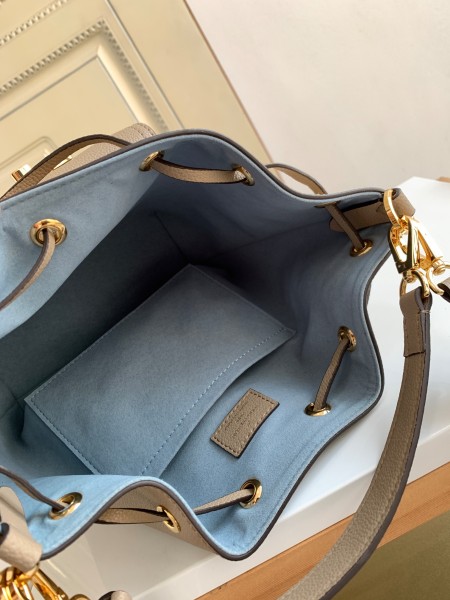 Handbag  Louis Vuitton  M57688  size 23.0 x 23.0 x 16.0 cm