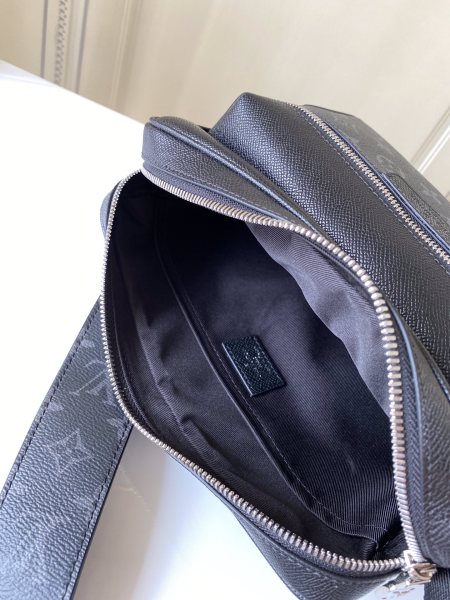 Handbag  Louis Vuitton  M30233  size  29.5x20x10.5 cm