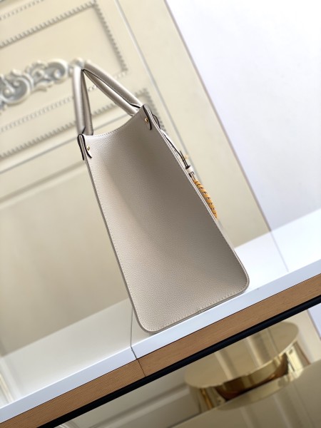 Handbag  Louis Vuitton  M45717  size 35 x 27 x 14 cm