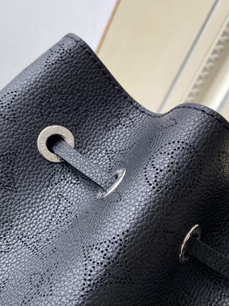 Handbag   Louis Vuitton  57070  size  19 x 22 x 14 cm