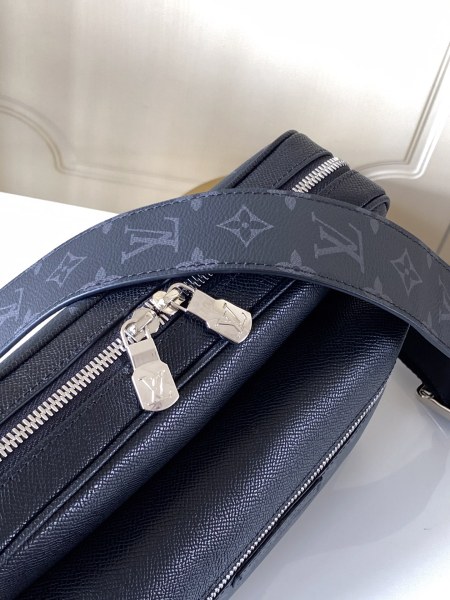 Handbag  Louis Vuitton  M30233  size  29.5x20x10.5 cm