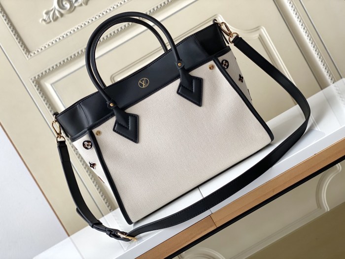 Handbag  Louis Vuitton  M59842  size 30.5 x 24.5 x 14 cm