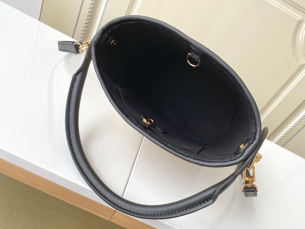  Handbag   Louis Vuitton   59961  size  24 x 19 x 18.5 cm