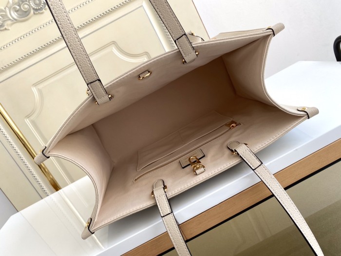 Handbag  Louis Vuitton  M45717  size 35 x 27 x 14 cm