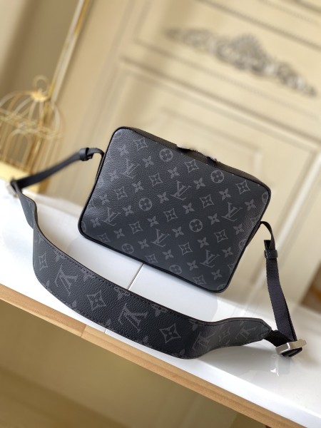Handbag  Louis Vuitton  M30233  size  29.5x20x10.5 cm