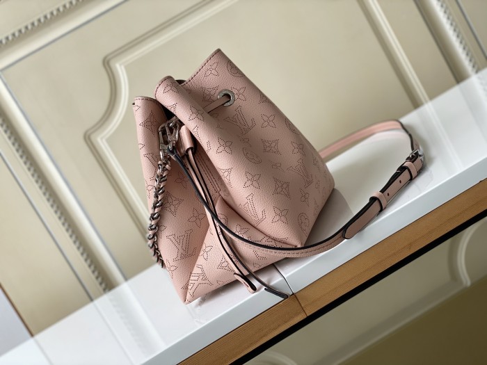  Handbag    Louis Vuitton   M57068  size  19 x 22 x 14 cm