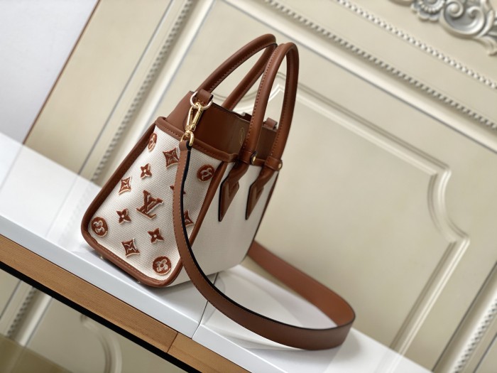 LOUIS VUITTON M22195 On My Side Mm M22191 size 30.5*14*24.5cm