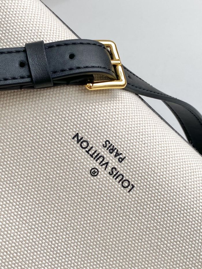 Handbag  Louis Vuitton  M59842  size 30.5 x 24.5 x 14 cm