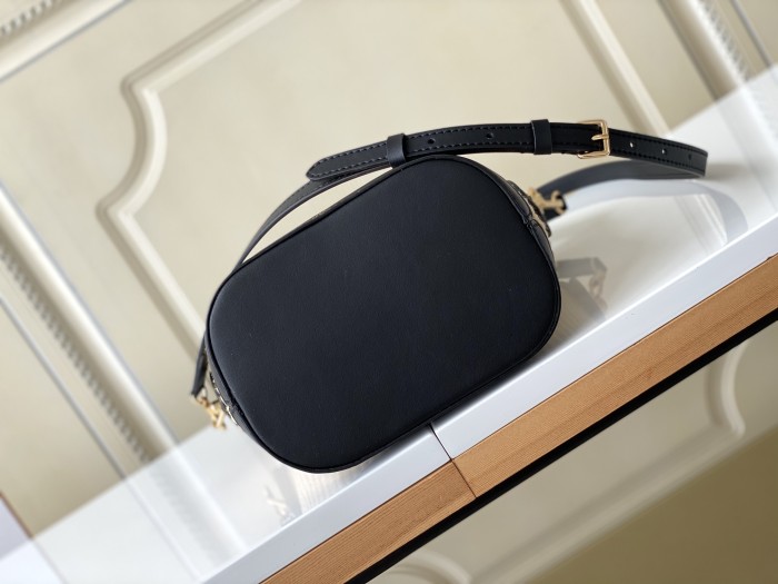  Handbag   Louis Vuitton   59961  size  24 x 19 x 18.5 cm