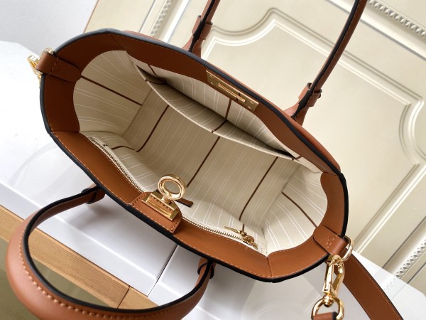 LOUIS VUITTON M22195 On My Side Mm M22191 size 30.5*14*24.5cm