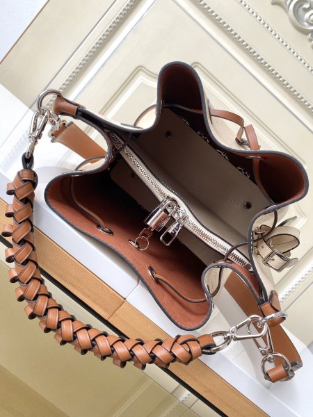 Handbag  Louis Vuitton  M55799  size  25×25×20 cm