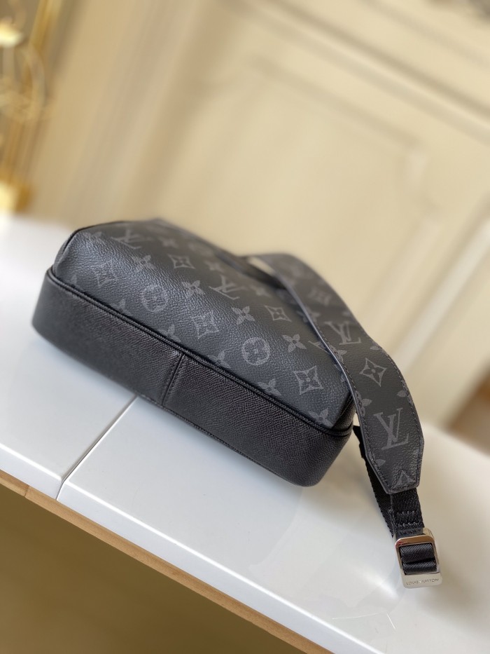 Handbag  Louis Vuitton  M30233  size  29.5x20x10.5 cm