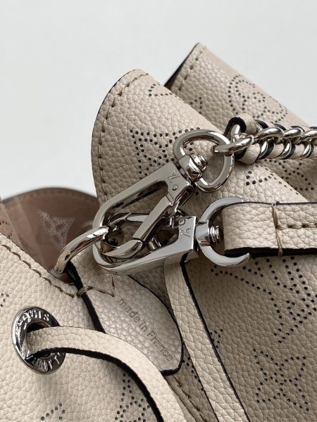 Handbag  Louis Vuitton  57201  size 19 x 22 x 14 cm