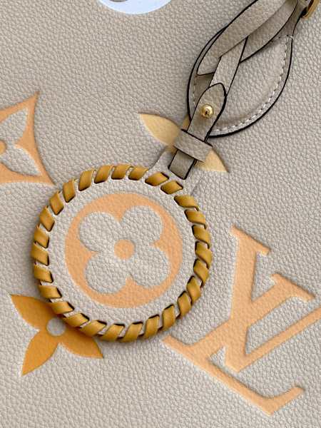 Handbag  Louis Vuitton  M45717  size 35 x 27 x 14 cm