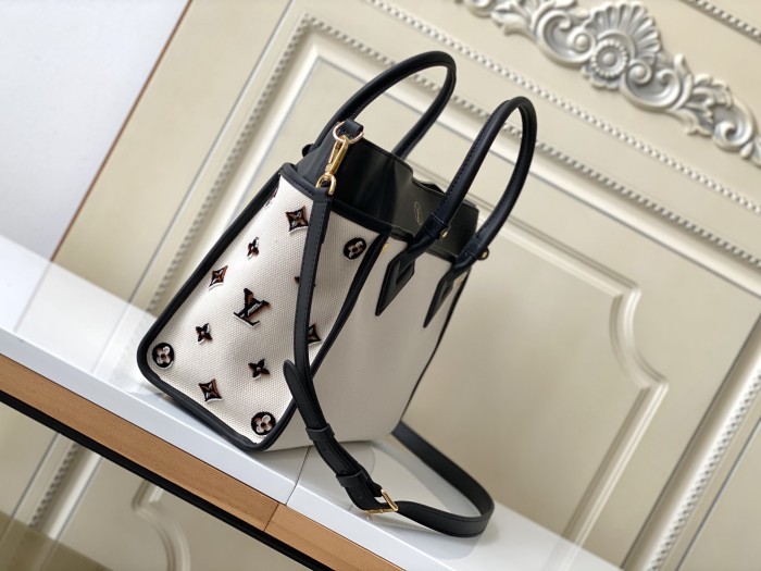 Handbag  Louis Vuitton  M59842  size 30.5 x 24.5 x 14 cm